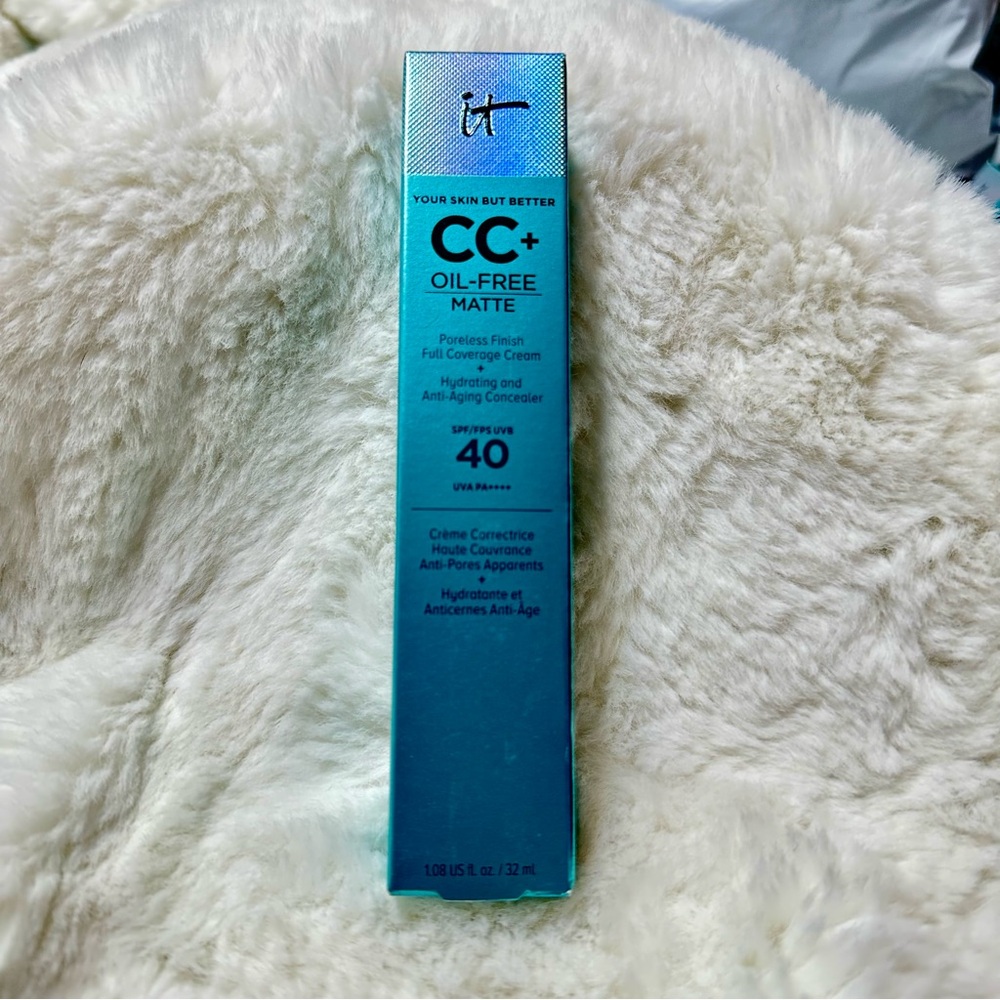 IT Cosmetics CC+ Oil-Free Matte Cream in deep and rich honey foundation new